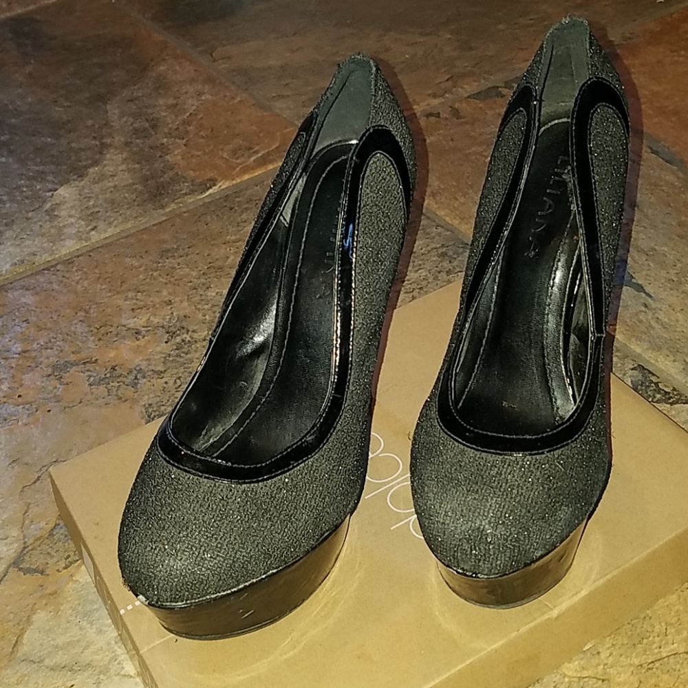 Stiletto - Picture 2 of 8